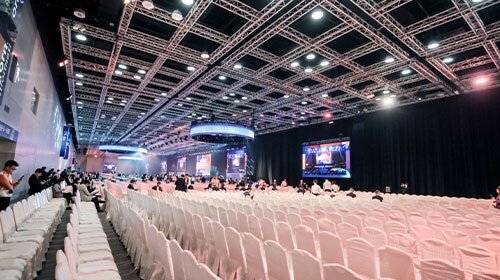 Advanced Technology and Hybrid Meeting Capabilities