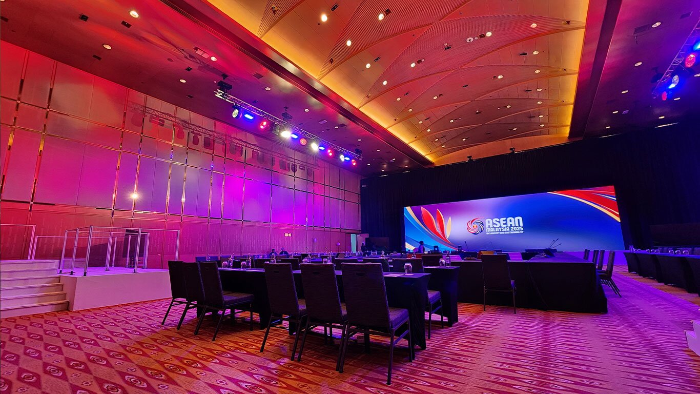 Large Scale Meetings