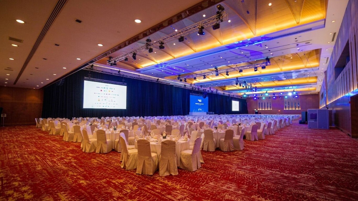 Large Scale Meetings