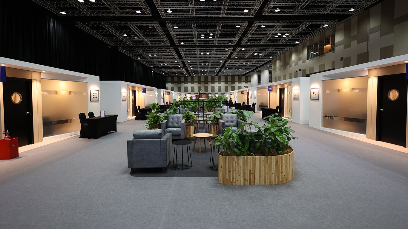 Large Scale Meetings