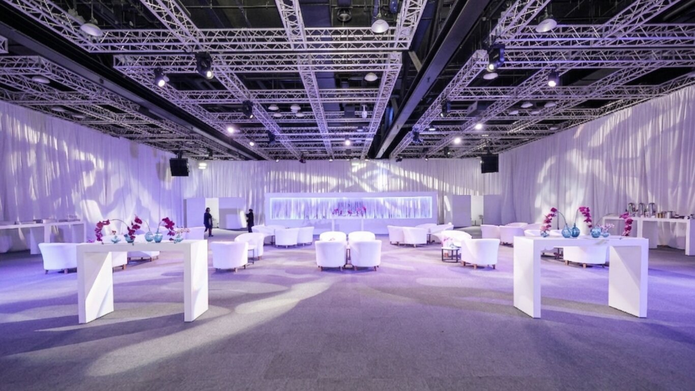 Large Scale Meetings