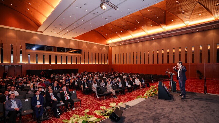 Supporting Industry Conversations Beyond the Exhibition Floor