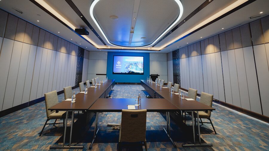 Meeting Room - Customisable Layouts